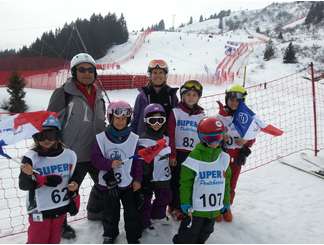 Groupe de 1 etoile sous le depart de slalom femme - Meribel